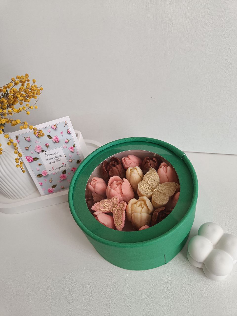 Тюльпаны в коробке